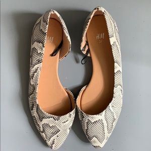 Pointed toe H&M flats